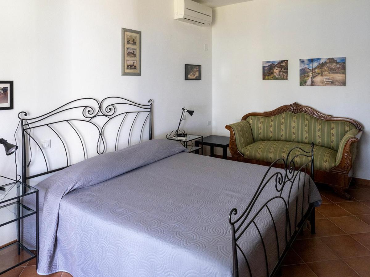 Tra Gli Ulivi Bed & Breakfast Pietra Ligure Dış mekan fotoğraf