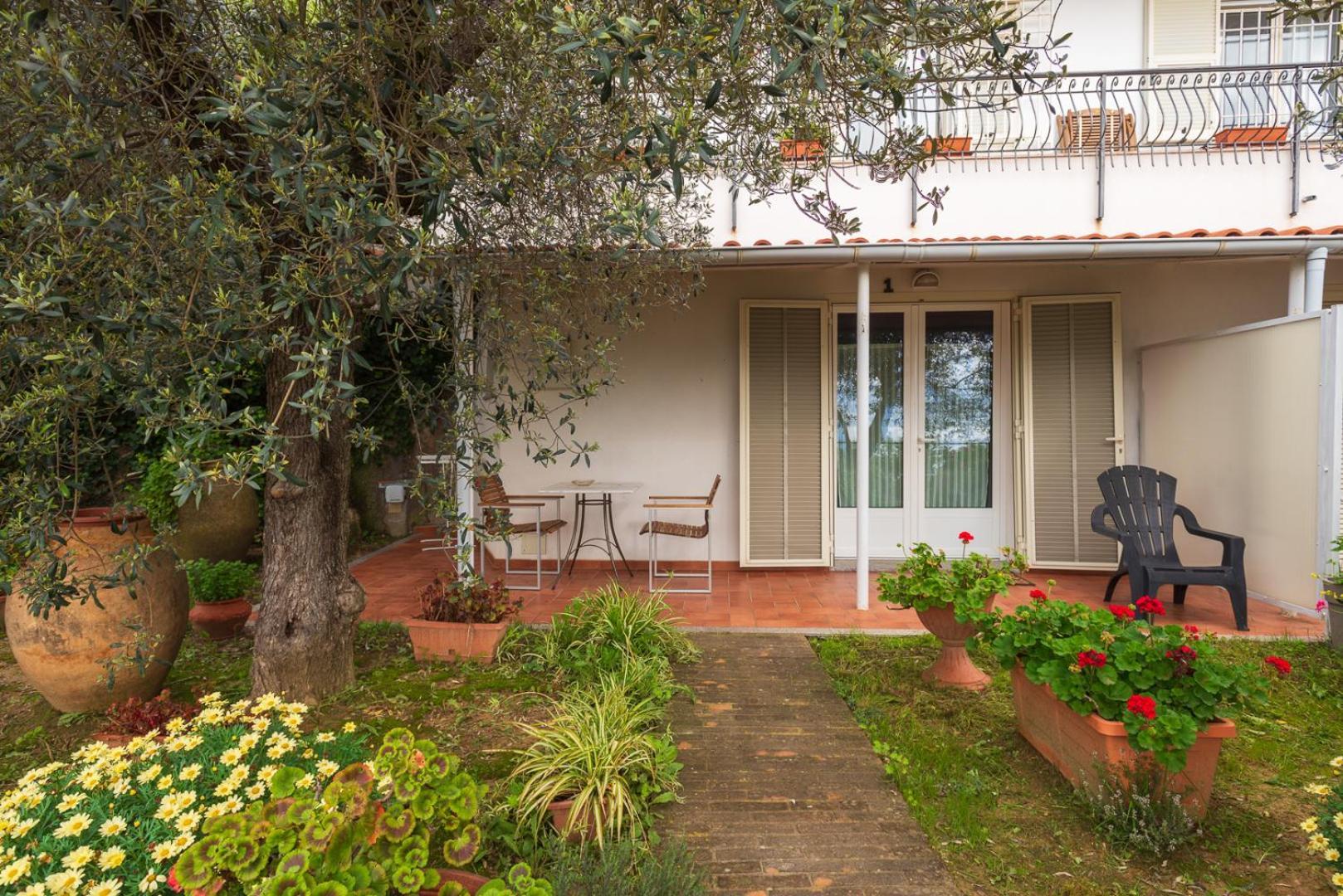 Tra Gli Ulivi Bed & Breakfast Pietra Ligure Dış mekan fotoğraf