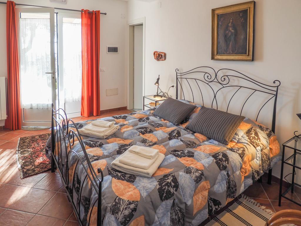 Tra Gli Ulivi Bed & Breakfast Pietra Ligure Dış mekan fotoğraf