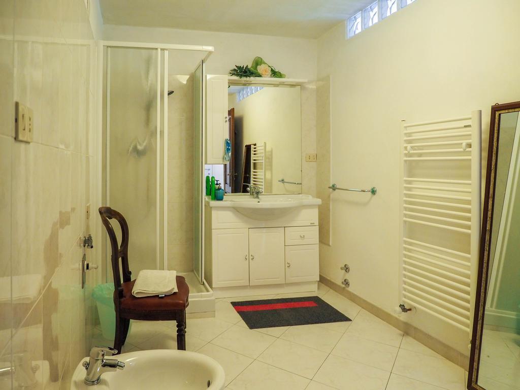 Tra Gli Ulivi Bed & Breakfast Pietra Ligure Oda fotoğraf