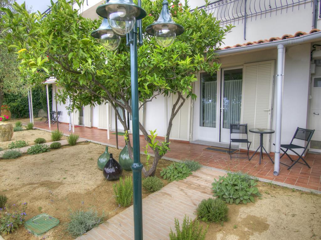 Tra Gli Ulivi Bed & Breakfast Pietra Ligure Dış mekan fotoğraf