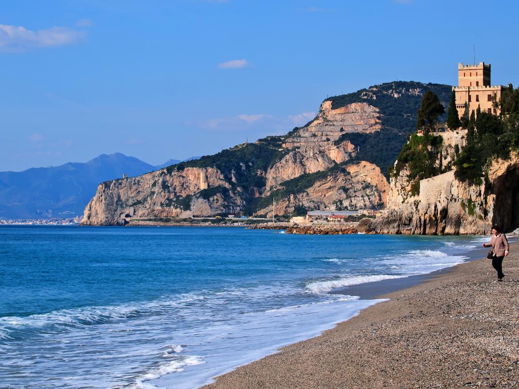 Tra Gli Ulivi Bed & Breakfast Pietra Ligure Dış mekan fotoğraf